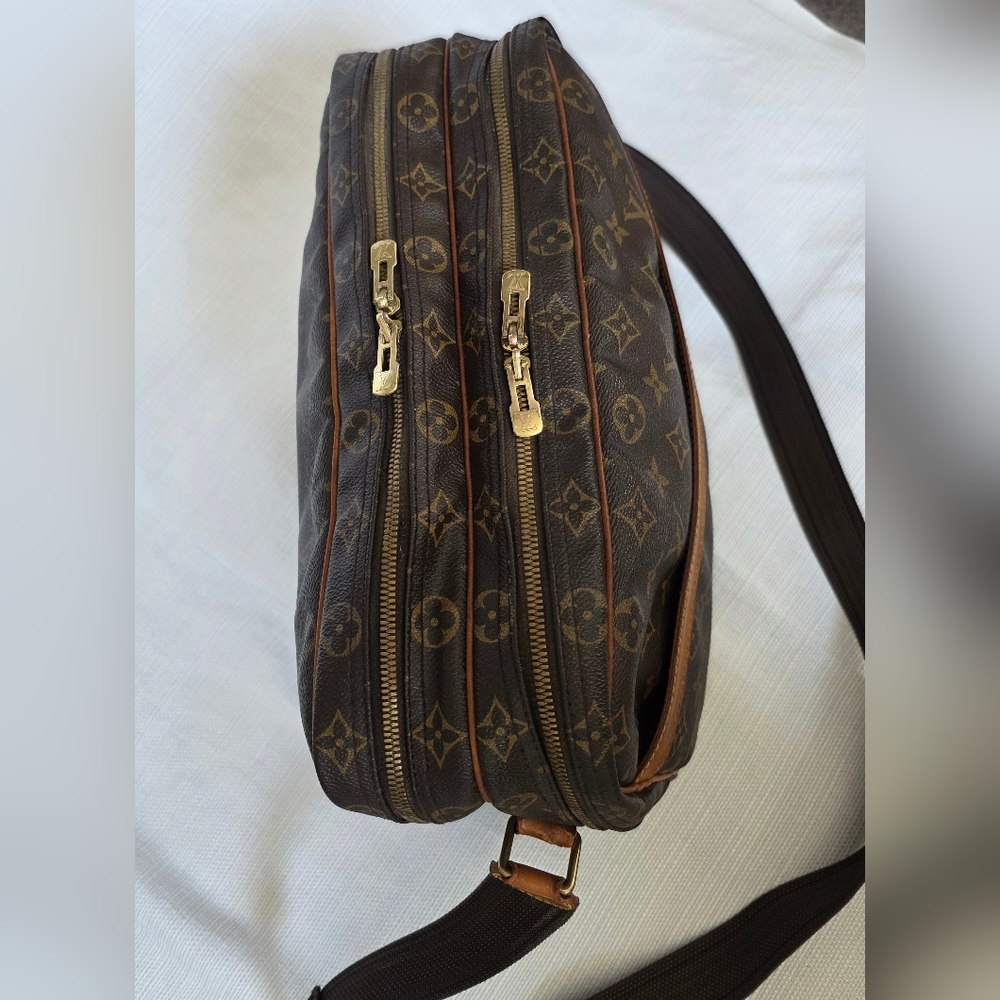 Louis Vuitton Sac Reporter GM in Monogram Canvas with Adjustable Strap - Picture 9 of 16